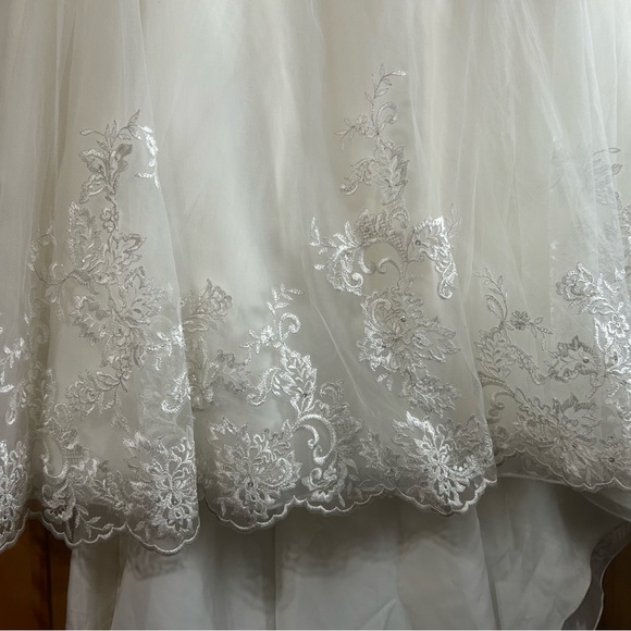 Plus size wedding dress - Picture 5 of 6